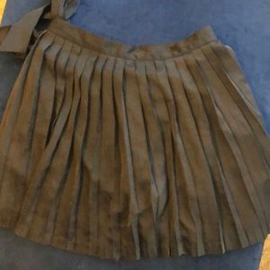 Gap pleated skirt with bow